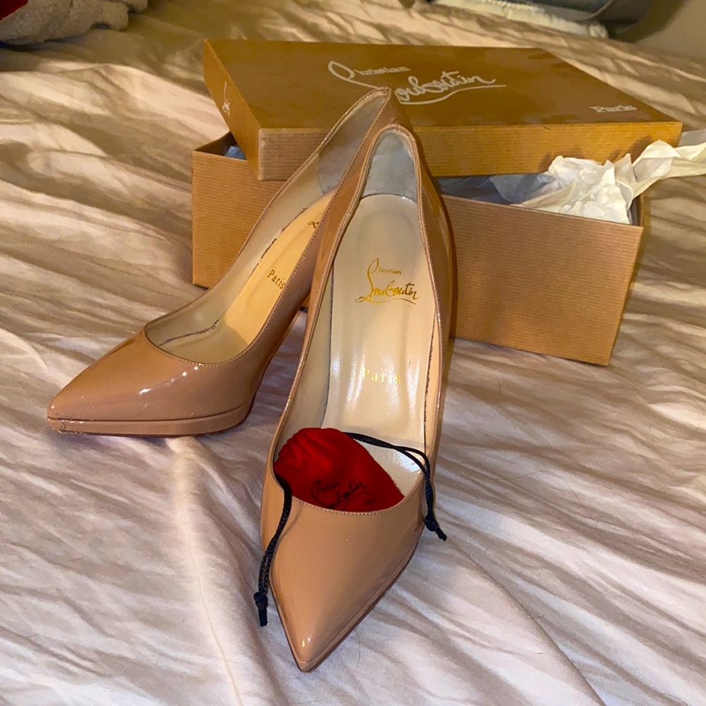 Christian Louboutin Pigalle Plato Nude. Size 8.5